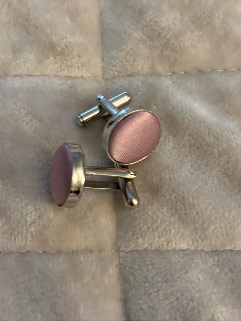 Silver Tie Bar and Pink Round Cufflinks Set Men’s